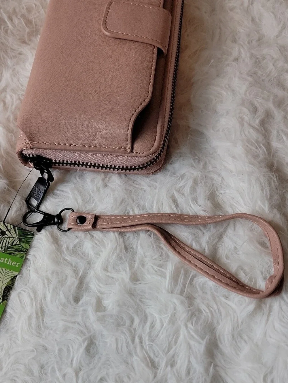 NWT Quilted Badgley Mischka Blush Wristlet w/ Separate Phone Compartment